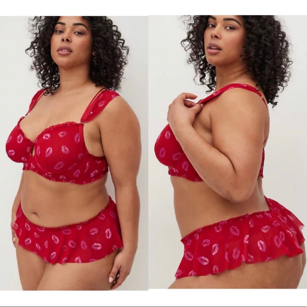 NWT TORRID 2PC SET- LIPS PRINT BRA & SKIRTED THONG